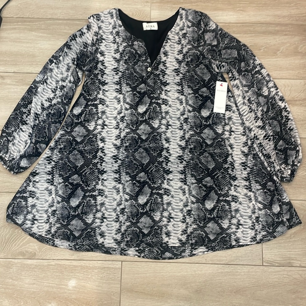 Aura brand dress purchased from Red Dress boutique size Small Brand New!